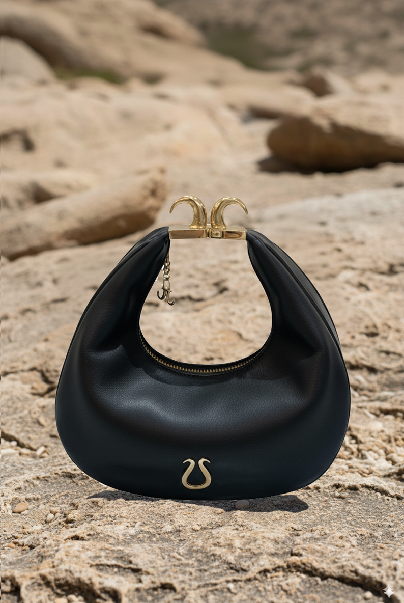 Lynn 2-in-1 Bag in Black - with Strap
